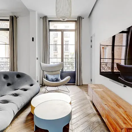 De Luxe Haussmannien Aux Champs-elysees Apartment