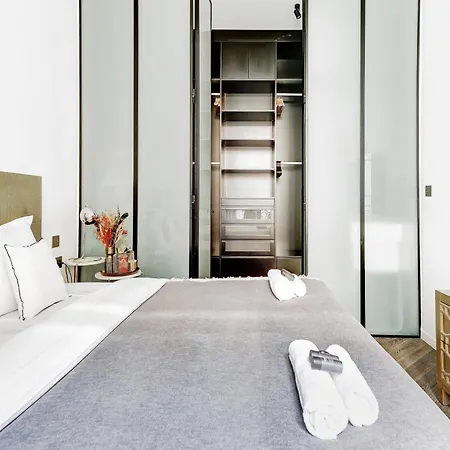 De Luxe Haussmannien Aux Champs-elysees Apartment *